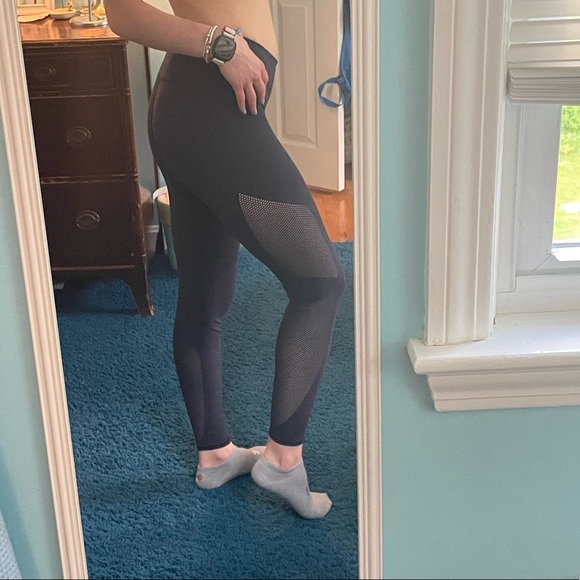 Running tights with mesh panels - Picture 2 of 4